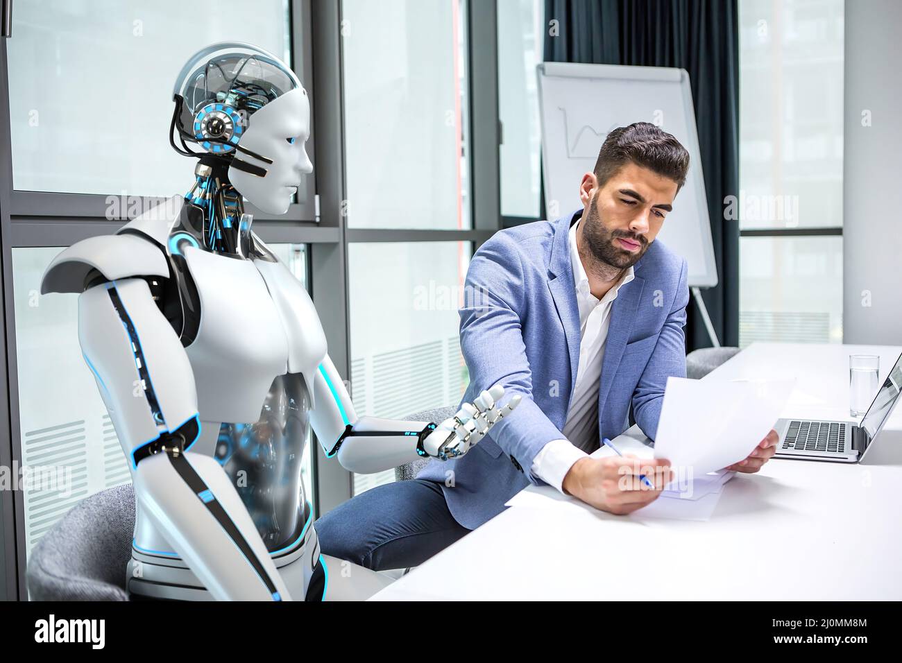 Geschäftsmann und humanoider Roboter, der Probleme löst Stockfoto