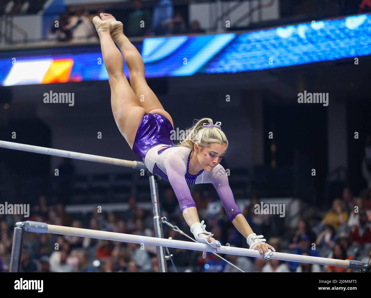 Birmingham, AL, USA. 19. März 2022. Olivia Dunne von LSU wechselt