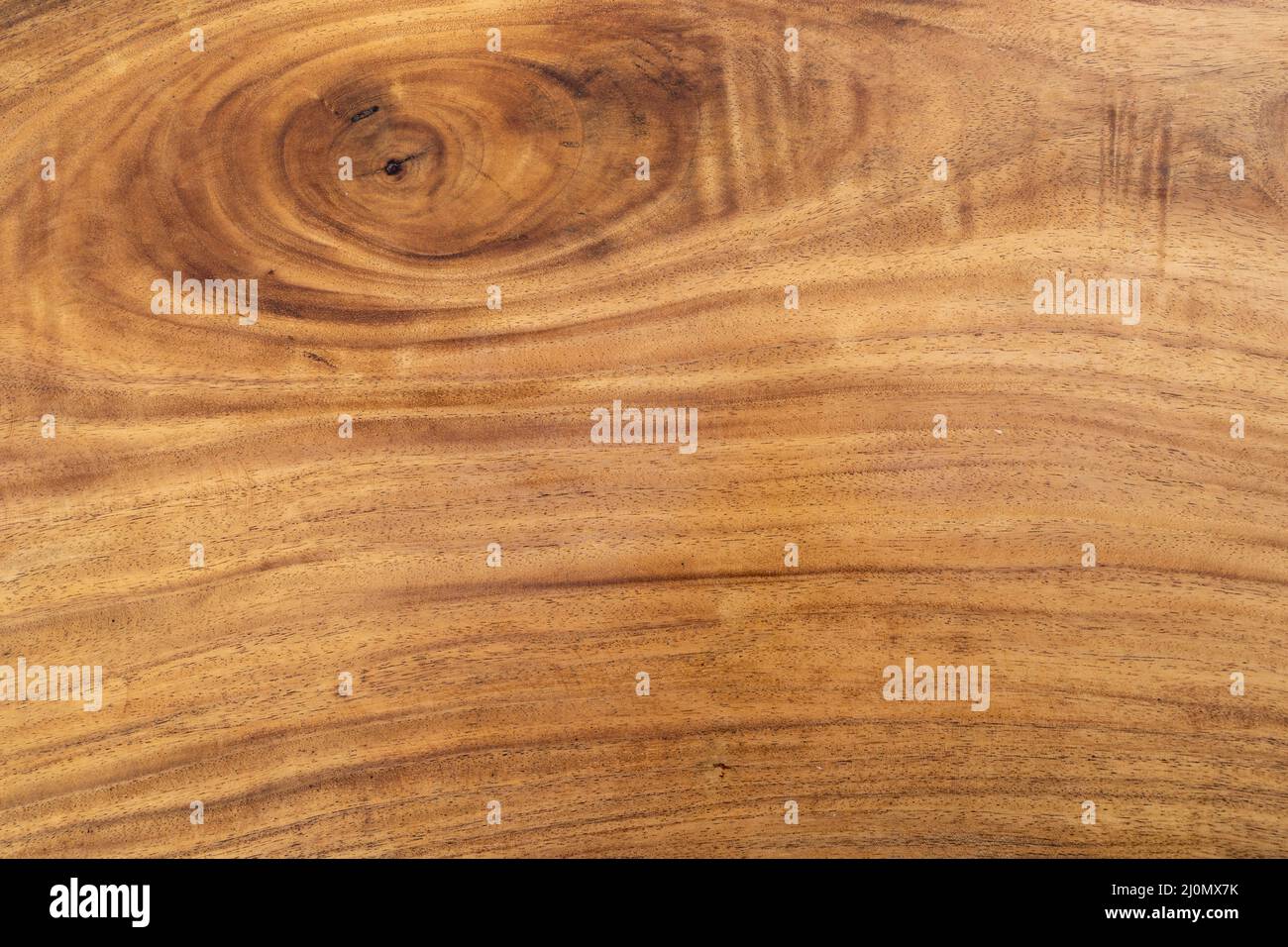 Hintergrund mit Holzstruktur. Helle, natürliche, strukturierte Oberfläche aus Holz mit Holzadern. Stockfoto