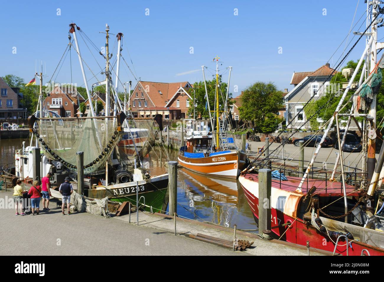 Fischerboot am Hafen von Neuharlingersiel, Ostfriesland, niedersachsen, Deutschland, Europa Stockfoto