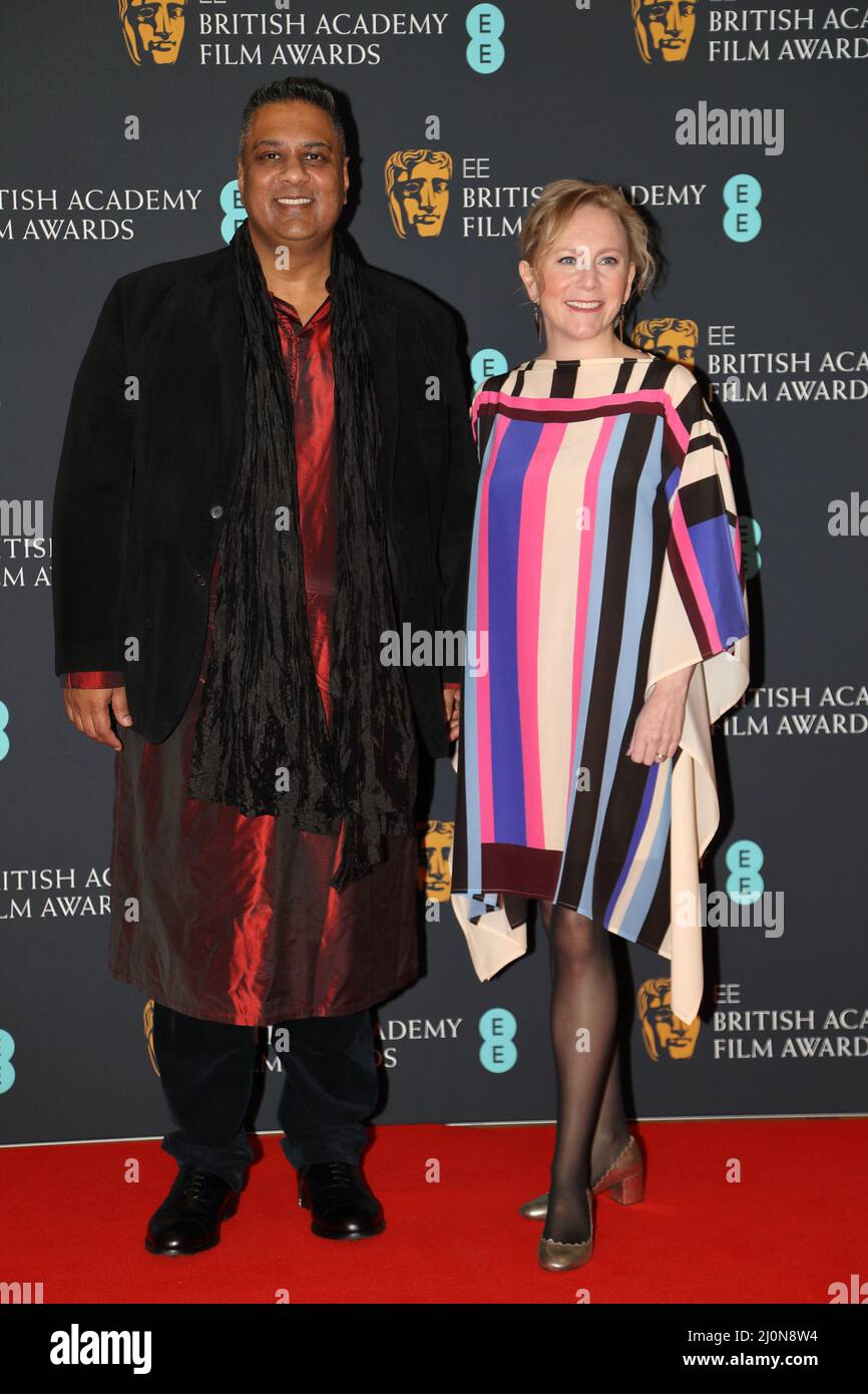 London, Großbritannien, 12.. März 2022, die Filmproduzentin Anna Higgs und Krishnendu Majumdar nehmen am Empfang der Nominierten des British Academy Film Awards Teil. Stockfoto