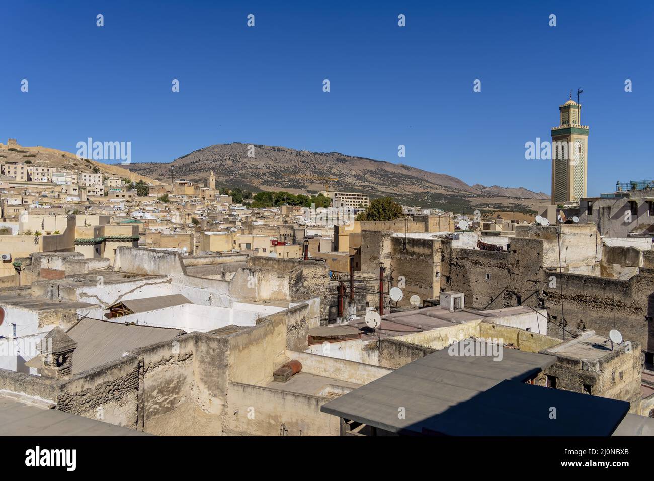 Fes oder Fes ist Eine Stadt im nördlichen Binnenland Marokkos und die Hauptstadt der Verwaltungsregion Fes-Meknes. Stockfoto