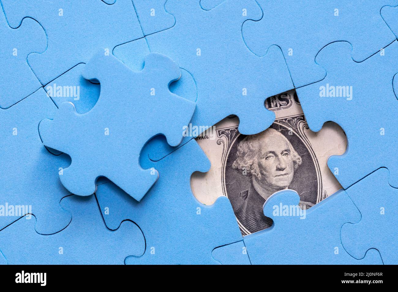 US-Dollar versteckt unter Puzzle Stockfoto