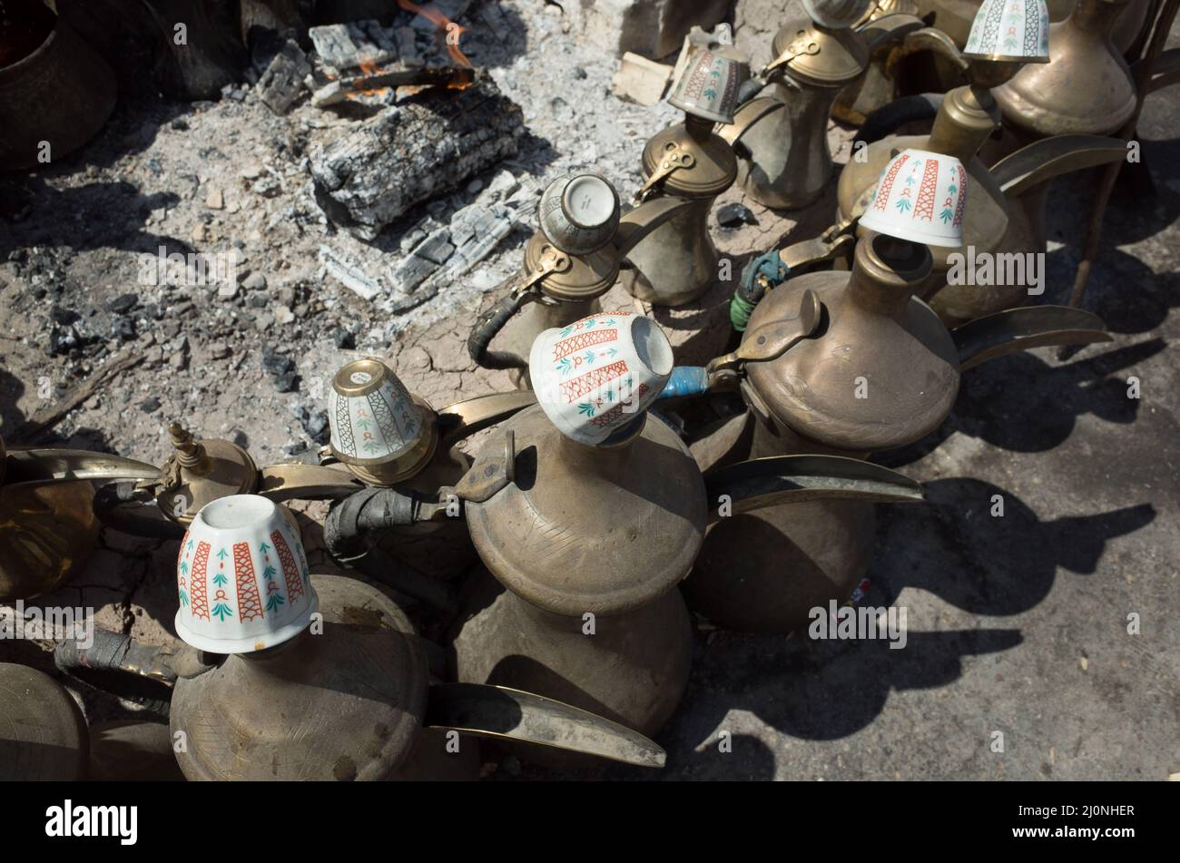 Karbala Arba'een: Arabische Kaffeekannen. Stockfoto