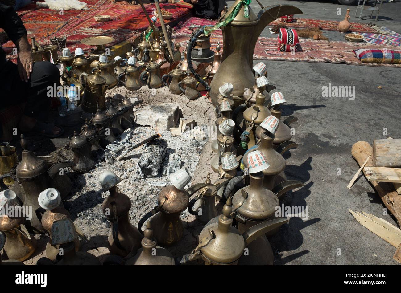 Karbala Arba'een: Arabische Kaffeekannen. Stockfoto
