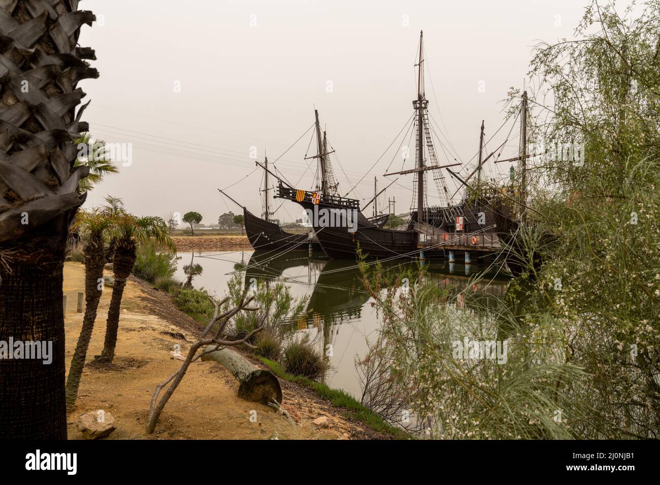 Palos de la Corso, Spanien - 16. März 2022: Die drei historischen Schiffe der Reise von Christoph Kolumbus nach Amerika Stockfoto