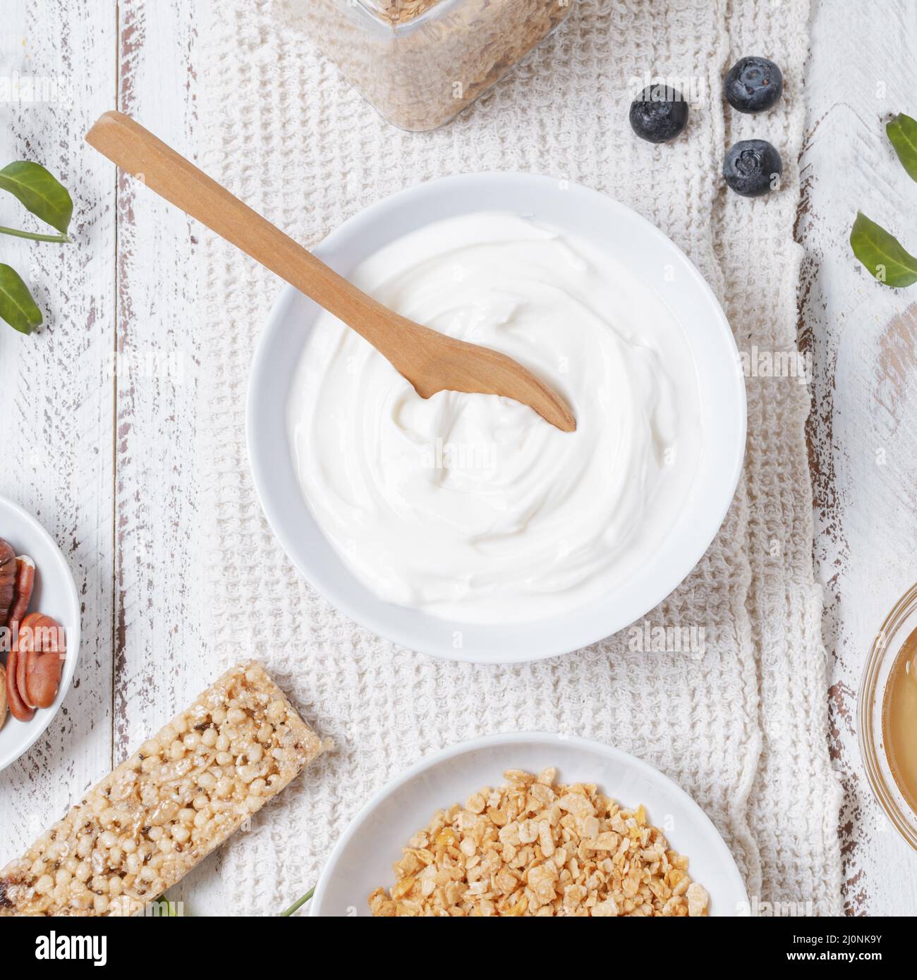 Bio Joghurt Schüssel mit Hafertisch . Hohe Qualität und Auflösung schönes Fotokonzept Stockfoto