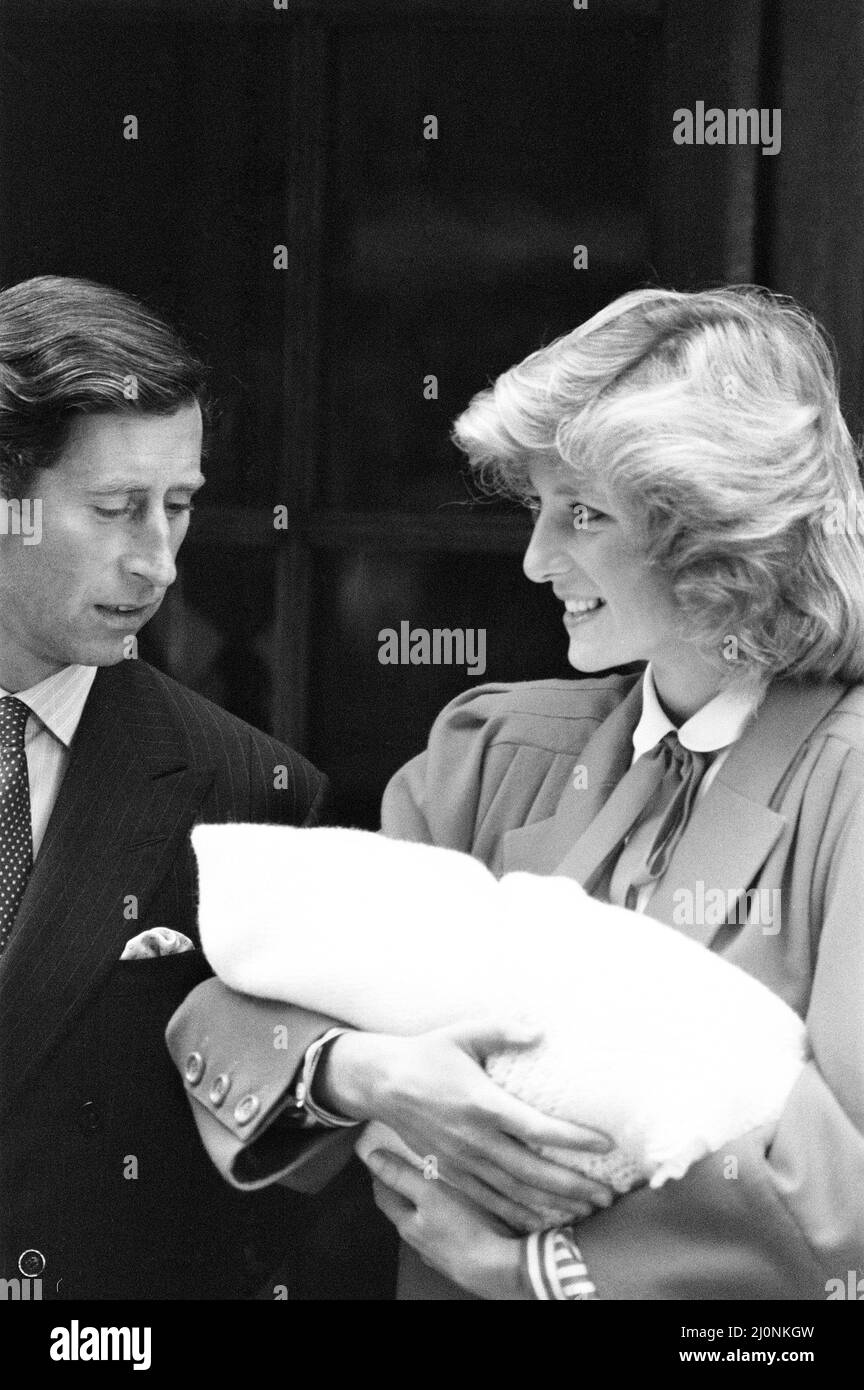 Prinz Harry verlässt St. Marys Hospital, London, nach der Geburt Vortag, 16. September 1984. Im Bild: Prinz Charles, Prinzessin Diana & Prinz Harry. Stockfoto