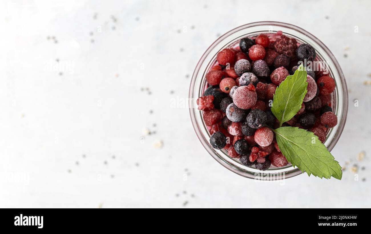 Draufsicht Smoothie mit gefrorenen Früchten. Hohe Qualität und Auflösung schönes Fotokonzept Stockfoto