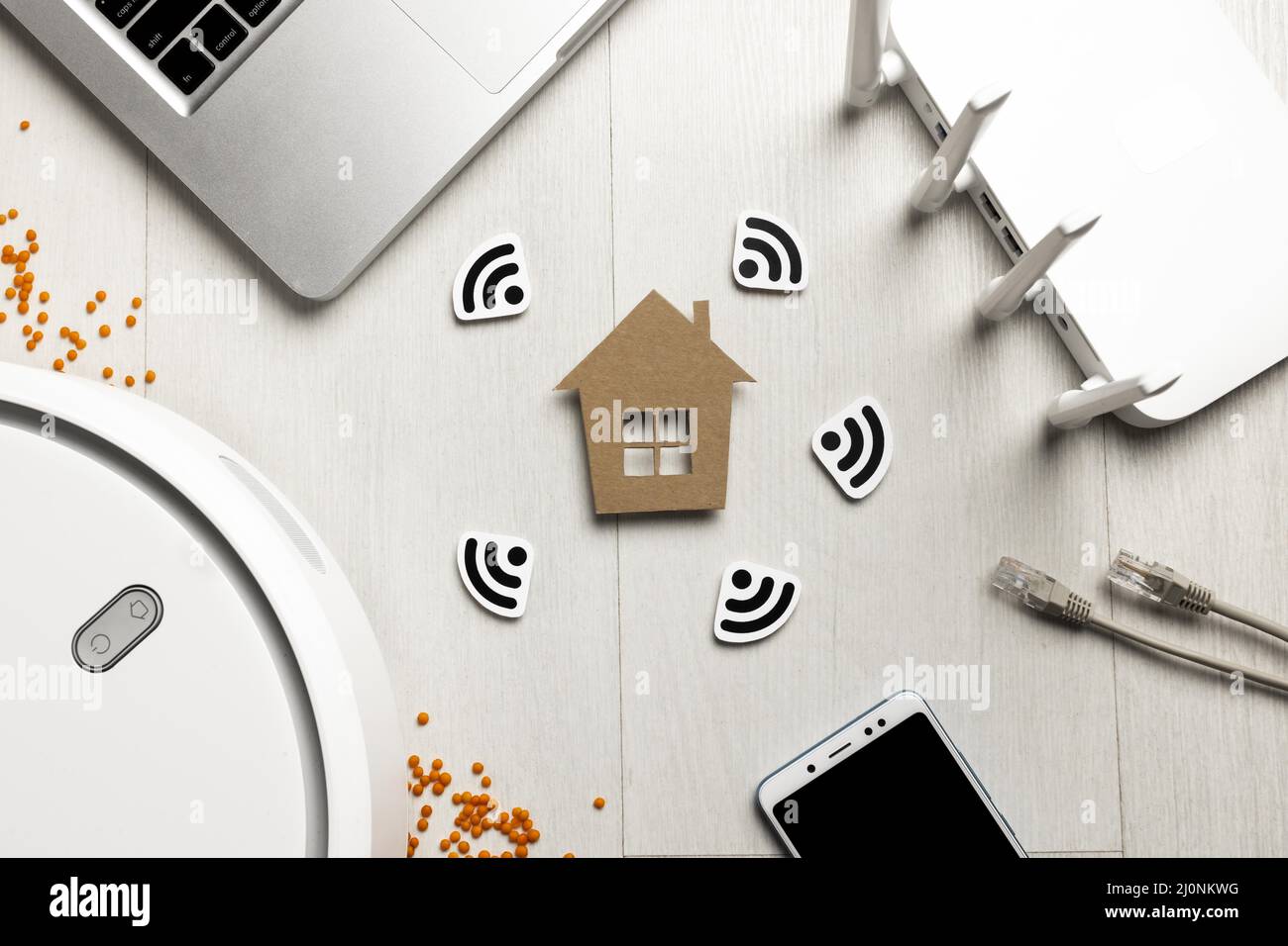 wi-Fi-Router von oben mit drahtlosen Geräten mit Hausfigur. Hohe Qualität und Auflösung schönes Fotokonzept Stockfoto