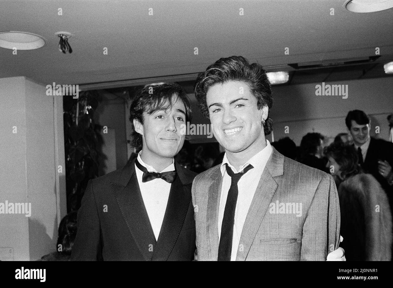 British Record Industry Awards, im Grosvenor House Hotel. Im Bild Andrew Ridgeli und George Michael von Wham! 9.. Februar 1984. Stockfoto