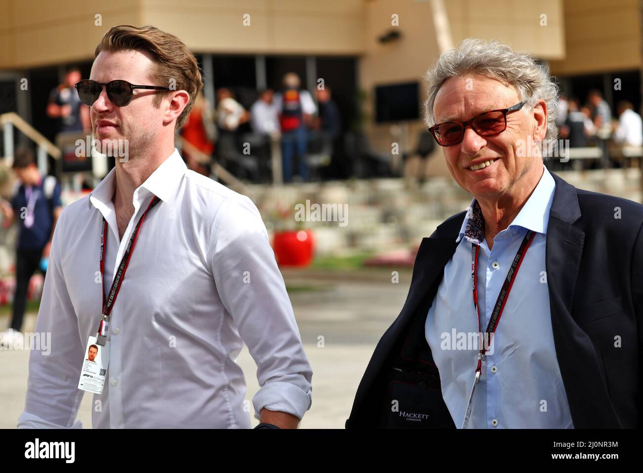 Sakhir, Bahrain. 20. März 2022. Hermann Tilke (GER) Circuit Designer (rechts) mit seinem Sohn Carsten Tilke (GER) Circuit Designer. 20.03.2022. Formel 1 Weltmeisterschaft, Rd 1, Großer Preis Von Bahrain, Sakhir, Bahrain, Wettkampftag. Bildnachweis sollte lauten: XPB/Press Association Images. Quelle: XPB Images Ltd/Alamy Live News Stockfoto