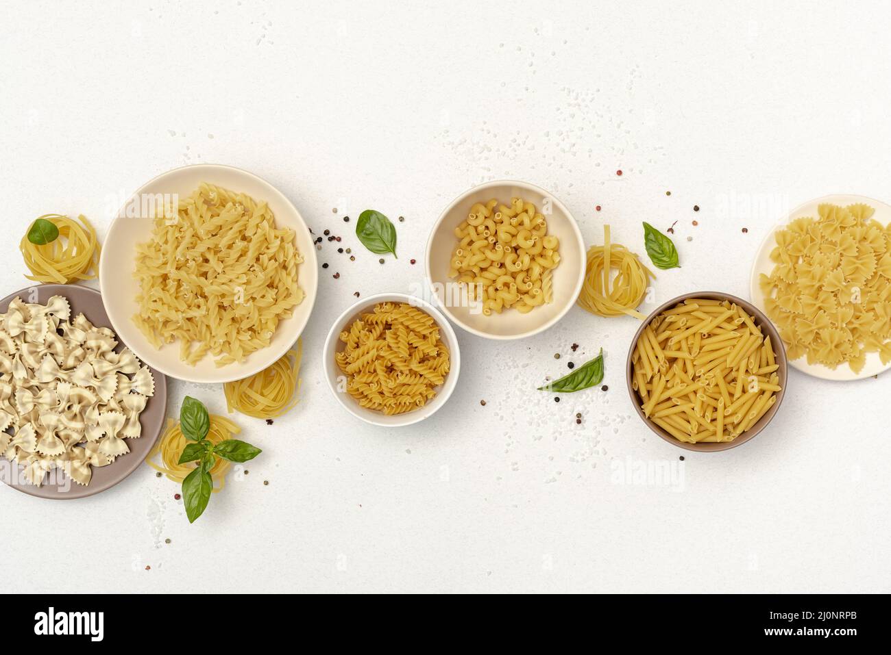 Draufsicht Schalen mit verschiedenen Arten von Pasta. Hohe Qualität und Auflösung schönes Fotokonzept Stockfoto