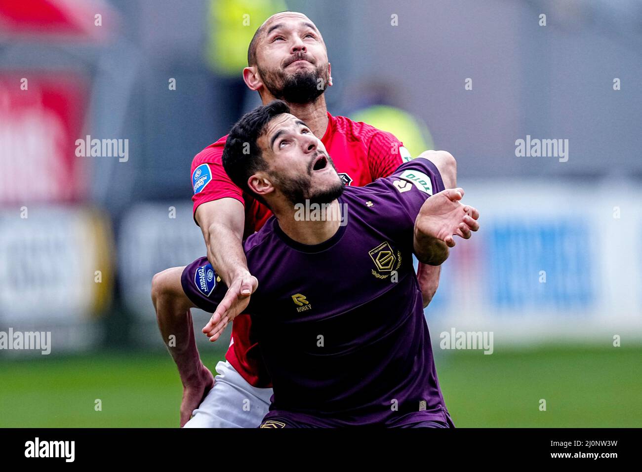 UTRECHT, NIEDERLANDE - 20. MÄRZ: Mo El Hankouri vom FC Groningen, Mark van der Maarel vom FC Utrecht während des niederländischen Eredivisie-Spiels zwischen dem FC Utrecht und dem FC Groningen im Stadion Galgenwaard am 20. März 2022 in Utrecht, Niederlande (Foto: Geert van Erven/Orange Picts) Stockfoto