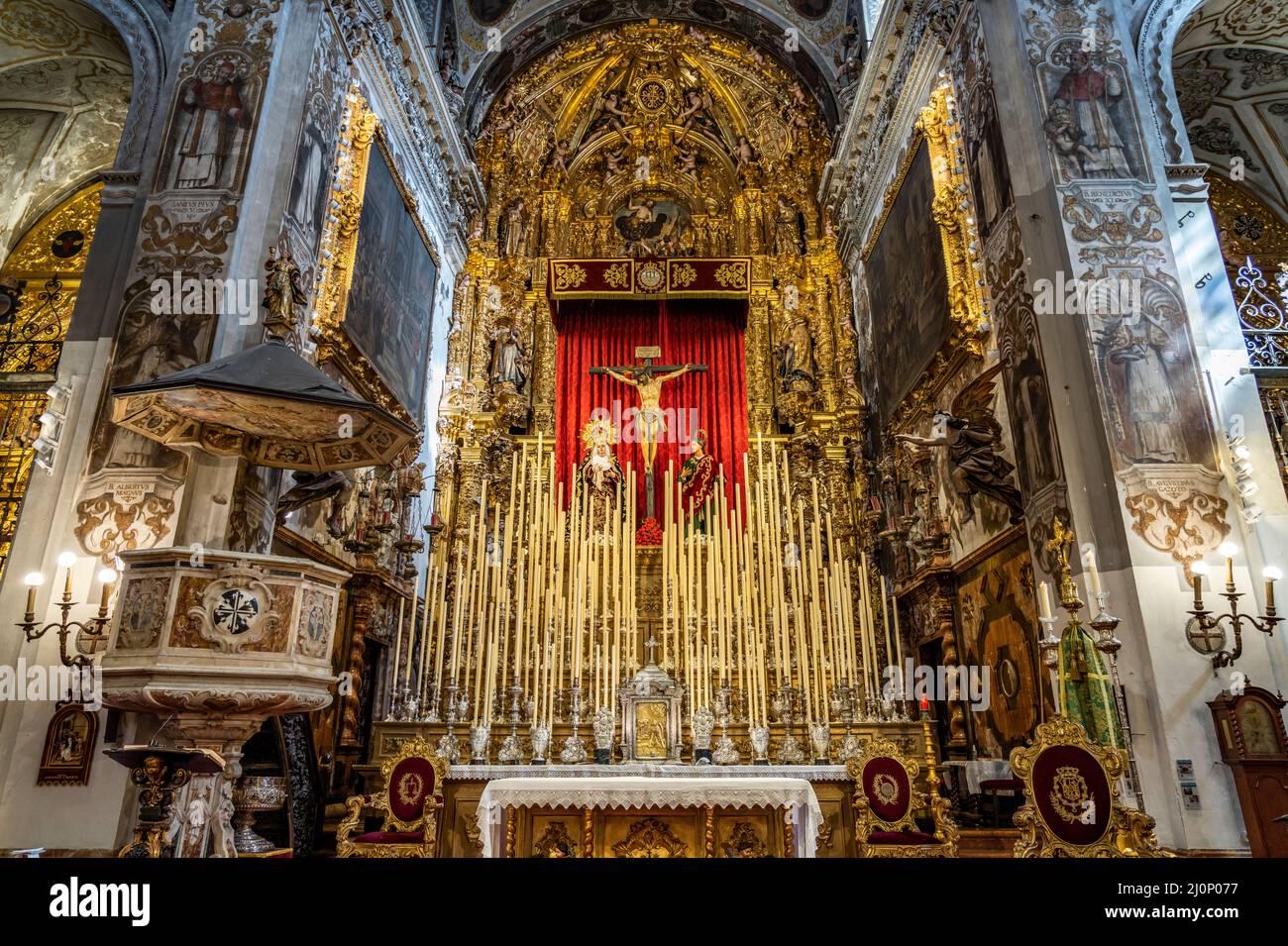 Innenraum der Pfarrkirche Santa María Magdalena in Sevilla, Andalusien, Spanien | Santa María Magdalena Kircheninterior, Sevilla, Andalusien, Spanien Stockfoto