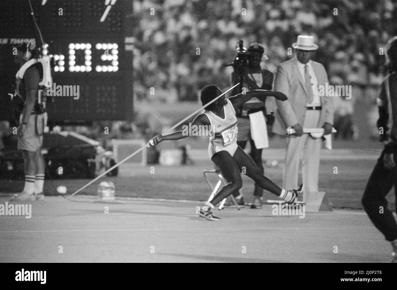 1984 Olympische Spiele in Los Angeles, USA. Die britische Tessa Sanderson in Aktion, um die Goldmedaille beim Women's Javelin-Event zu gewinnen. 6.. August 1984. Stockfoto