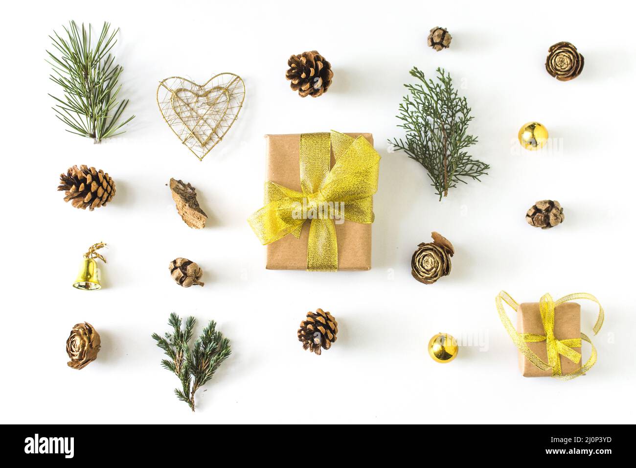 Winter Symbole rund um Geschenk. Hohe Qualität und Auflösung schönes Fotokonzept Stockfoto
