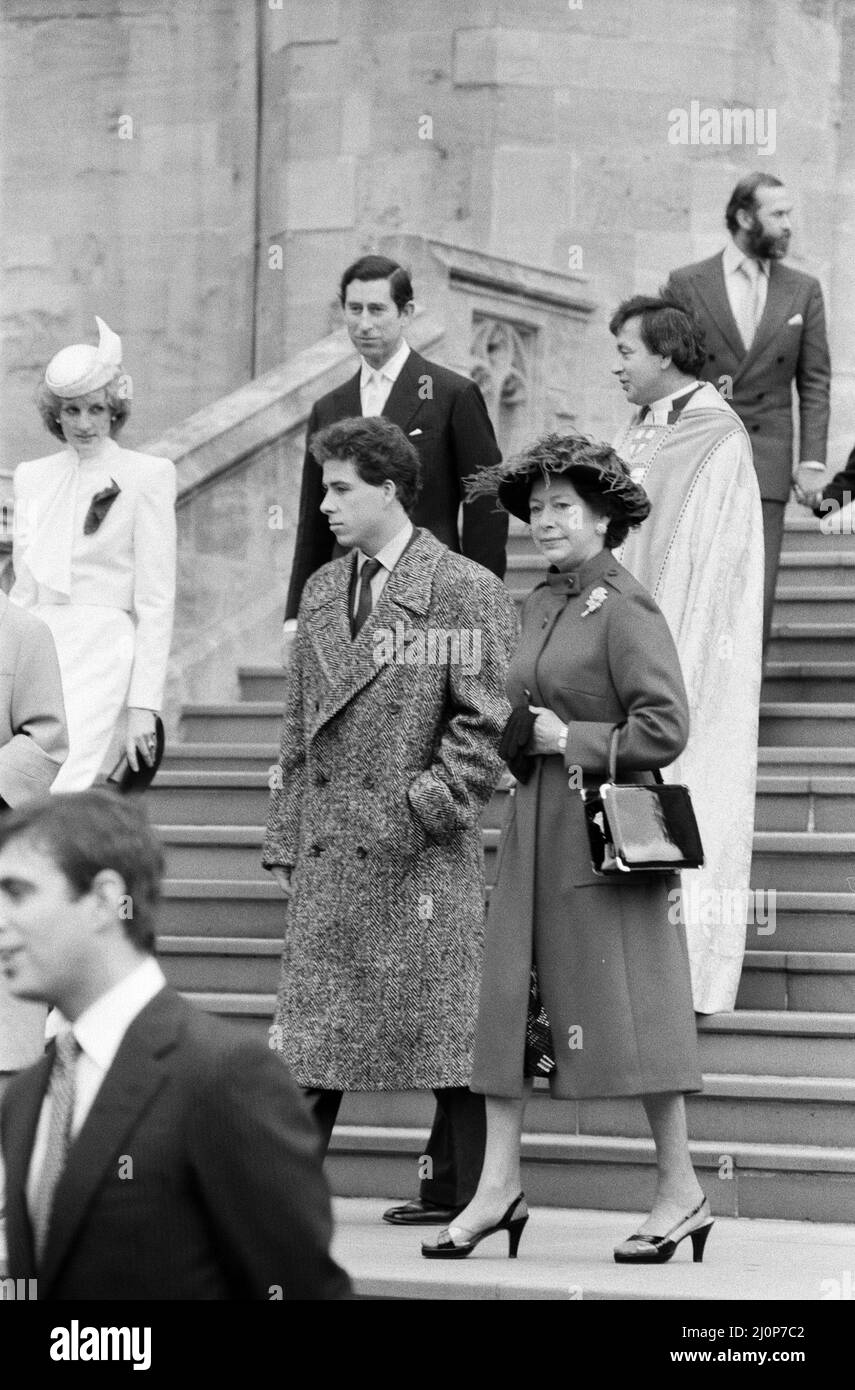 Die königliche Familie, die nach dem Gottesdienst in der St. George's Chapel in Windsor abgebildet ist. Diana, Prinzessin von Wales, Charles, Prinz von Wales, Prinzessin Margaret und David Armstrong-Jones. 25.. Dezember 1983. Stockfoto