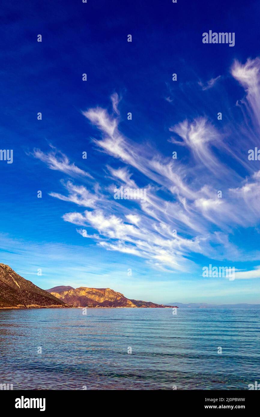 Sonniges Winterwetter im kleinen Dorf Pulithra, Leonidio, Peleponnese, Arcadia, Griechenland Stockfoto