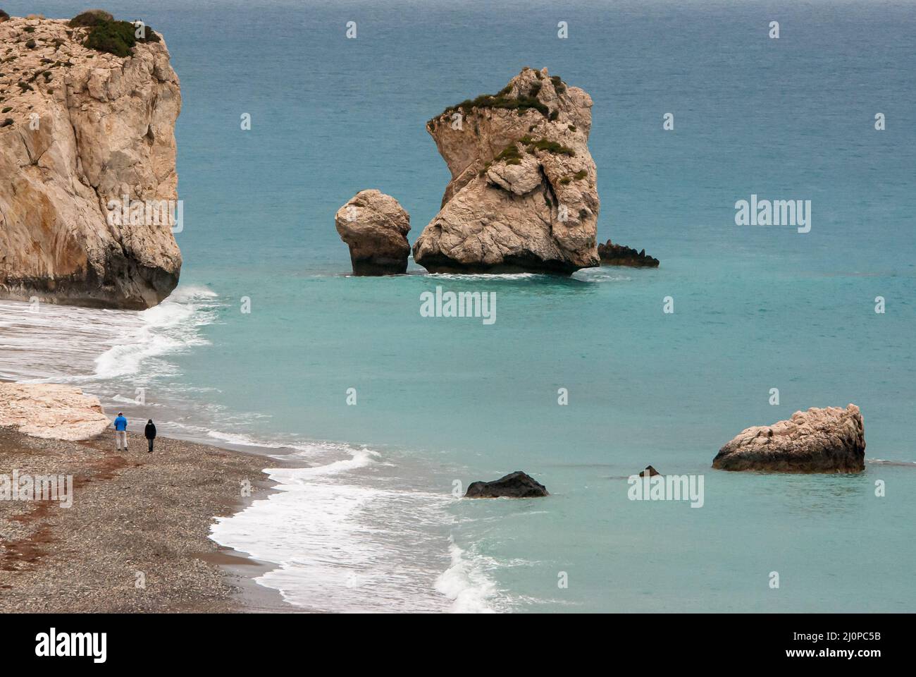 Felsen der Aphrodite oder Petra von Romiou Wahrzeichen Küste im Winter. Paphos Zypern Stockfoto
