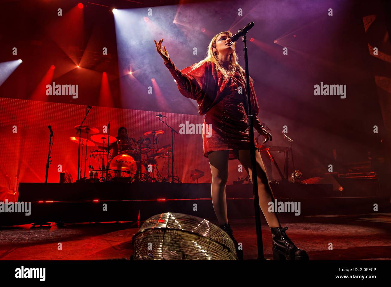 19. März 2022: Die schottische Band CHVRCHES spielt die britische Etappe ihrer 'Screen Violence Tour' bei der Apollo O2, Manchester UK (Foto: © Andy von Pip/ZUMA Press Wire) Stockfoto