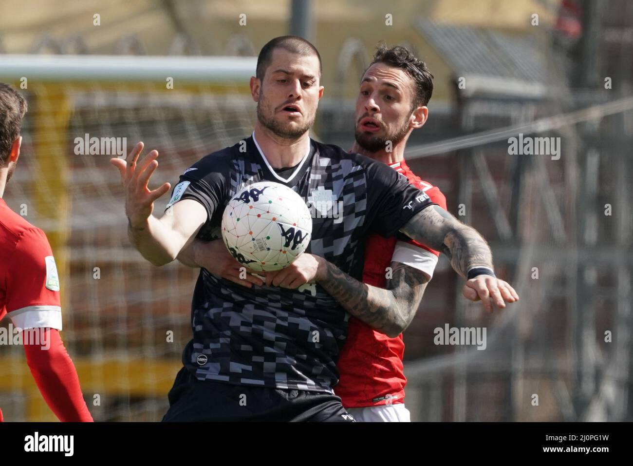 Perugia, Italien. 20.. März 2022. cerri alberto (n.27 como 1907) V zanandrea gianmaria (n.32 perugia calcio) während AC Perugia gegen Como 1907, Italienisches Fußballspiel der Serie B in Perugia, Italien, März 20 2022 Quelle: Independent Photo Agency/Alamy Live News Stockfoto