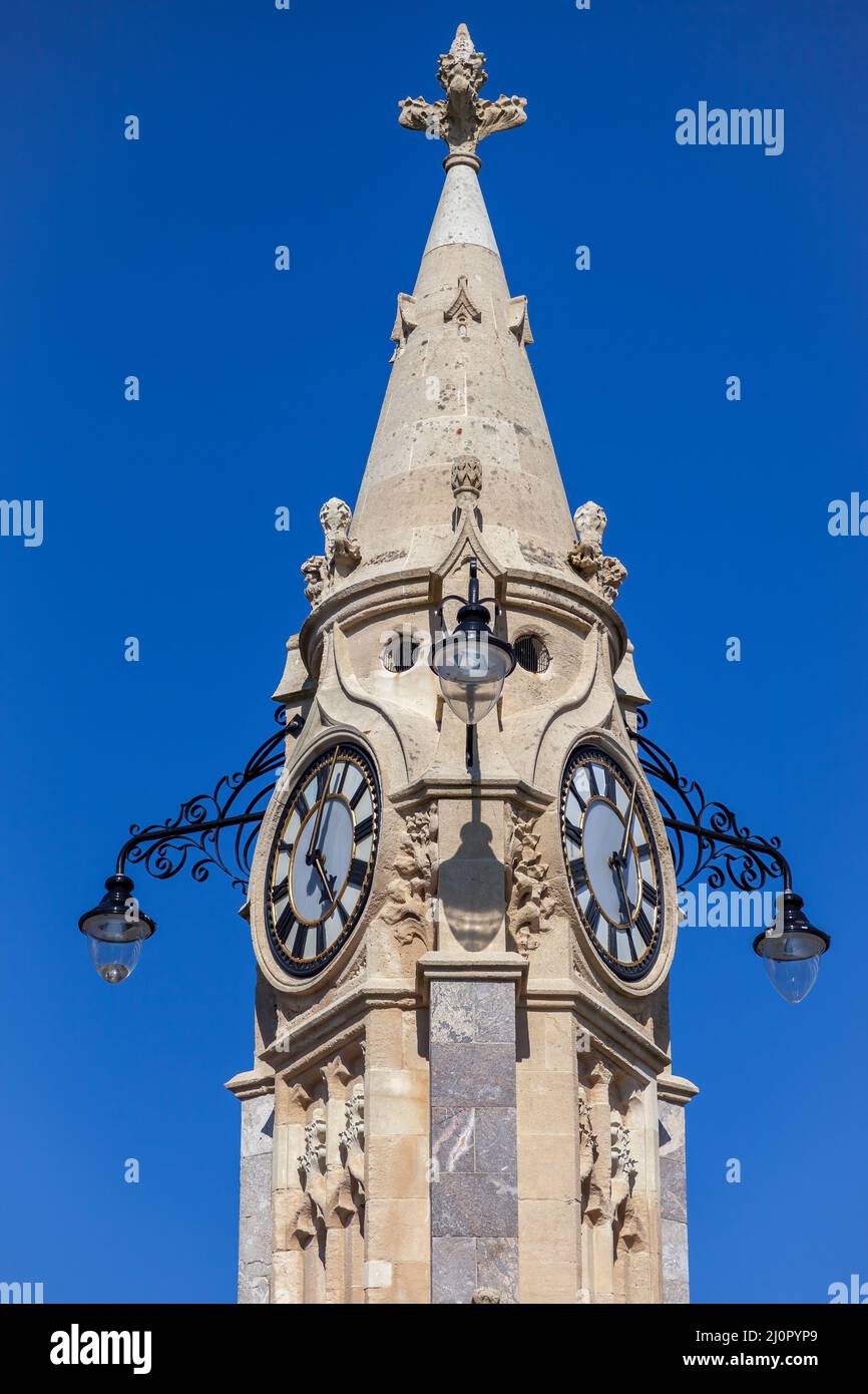 TORQUAY, DEVON, UK - JULI 28 : Blick auf den Uhrenturm in Torquay am 28. Juli 2012 Stockfoto