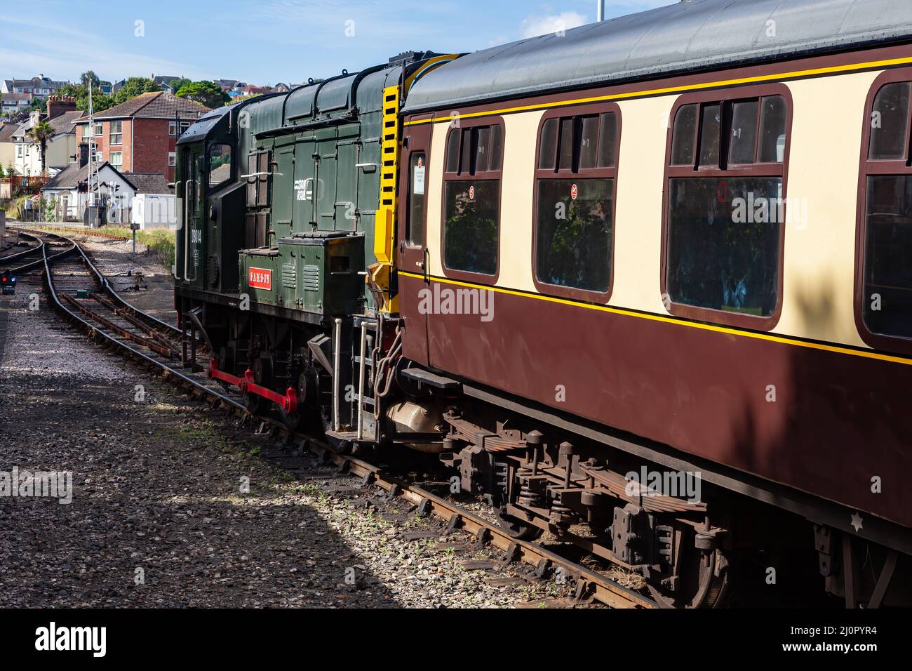 PAIGNTON DEVON, UK - JULY 28 : BR Class 08 Diesel Shunter Engine D3014 Samson bei Paignton Devon am 28. Juli 2012. Eine Unidentifi Stockfoto