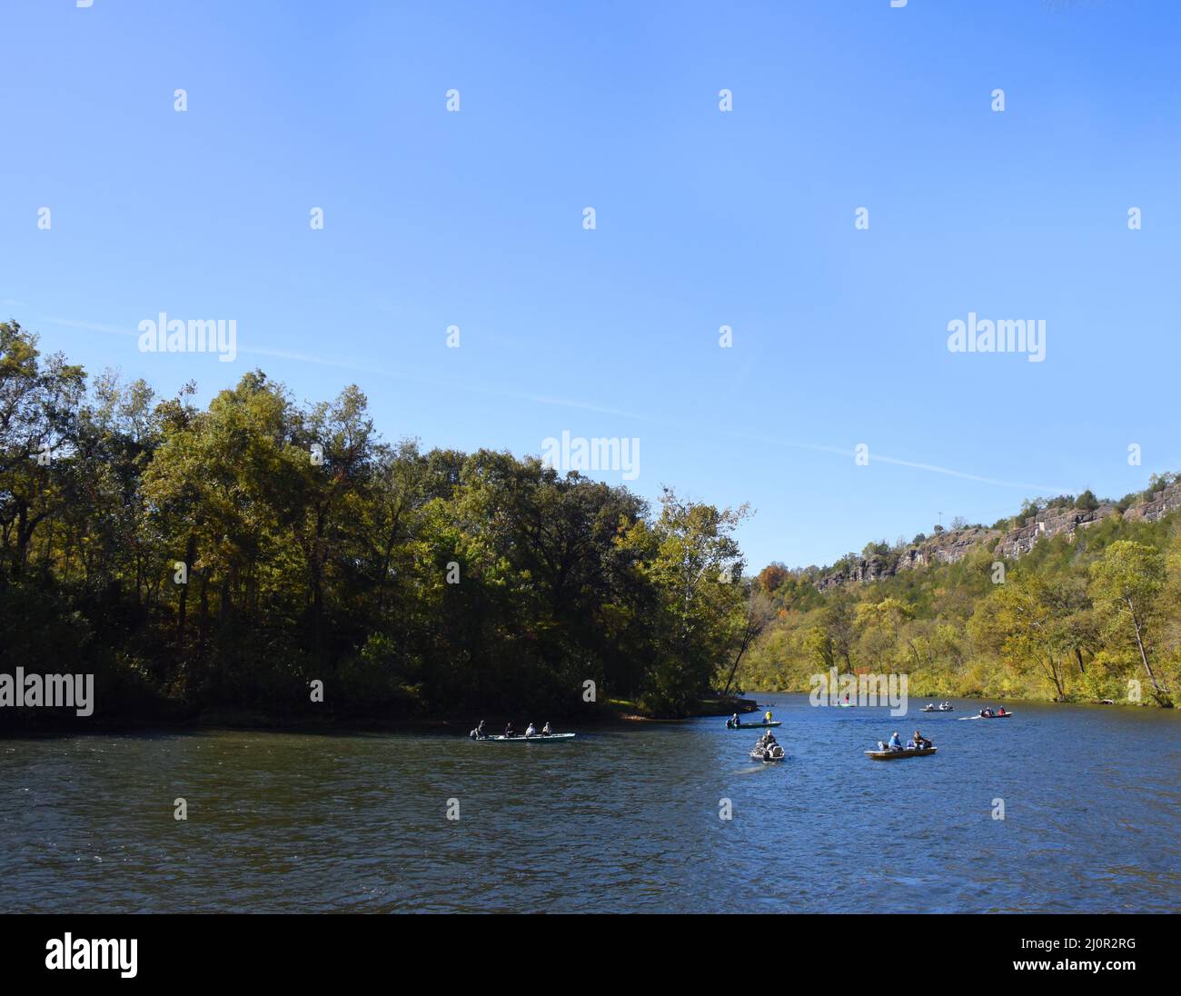 White River ist ein wenig überfüllt mit Fliegenfischer, die um einen guten Platz angeln. Sie befinden sich am River Ridge, North Fork. Stockfoto