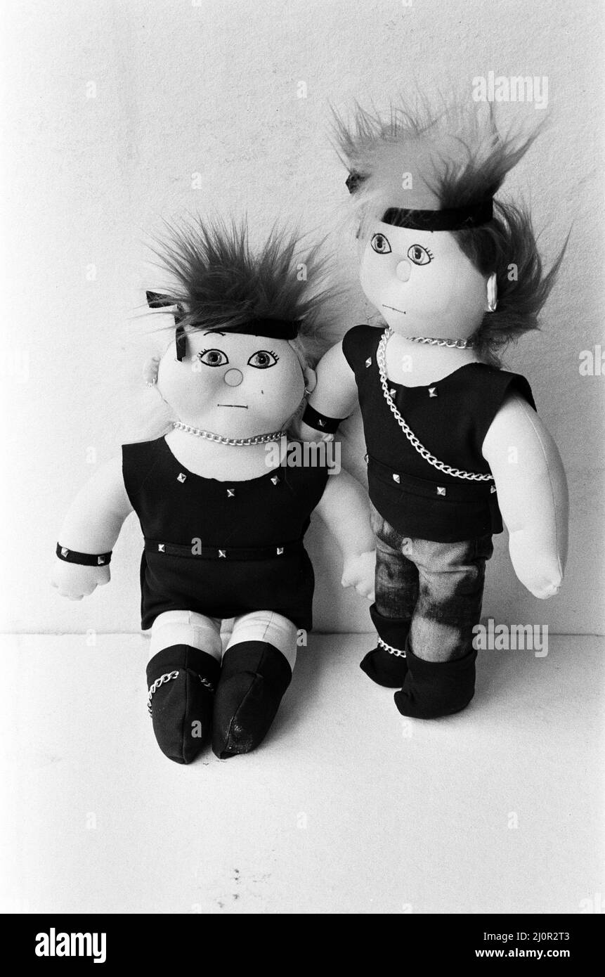 Zwei Mitglieder der Kohl-Patch-Puppen, die 'Punker Baby Gang'. 25.. Juli 1984. Stockfoto