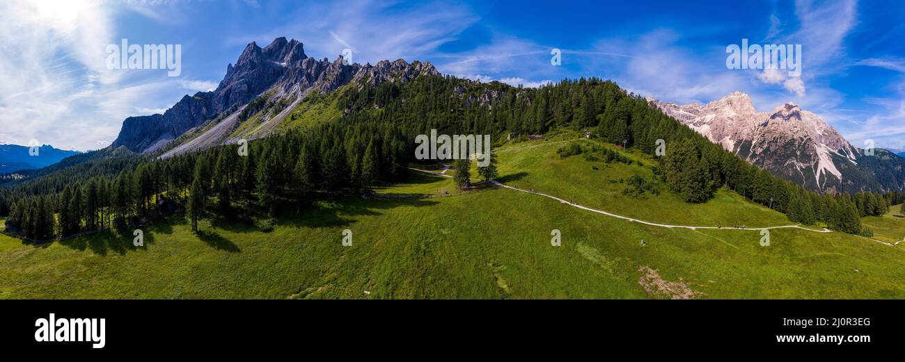 Panoramablick auf die Dolomiten Stockfoto