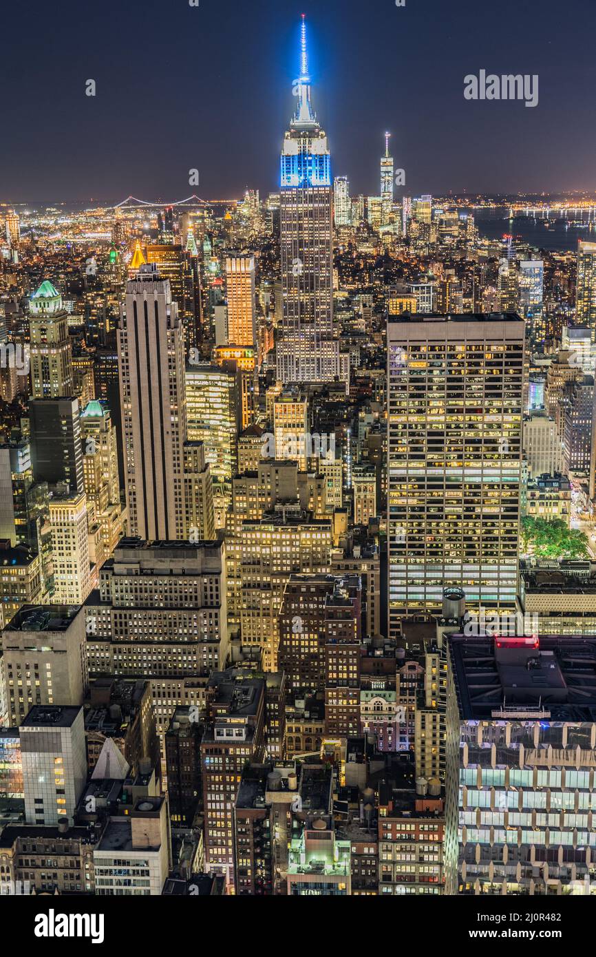 Blick auf die Innenstadt von der Spitze des Felsens aus gesehen (Aussichtsplattform Am Rockefeller Center) Stockfoto