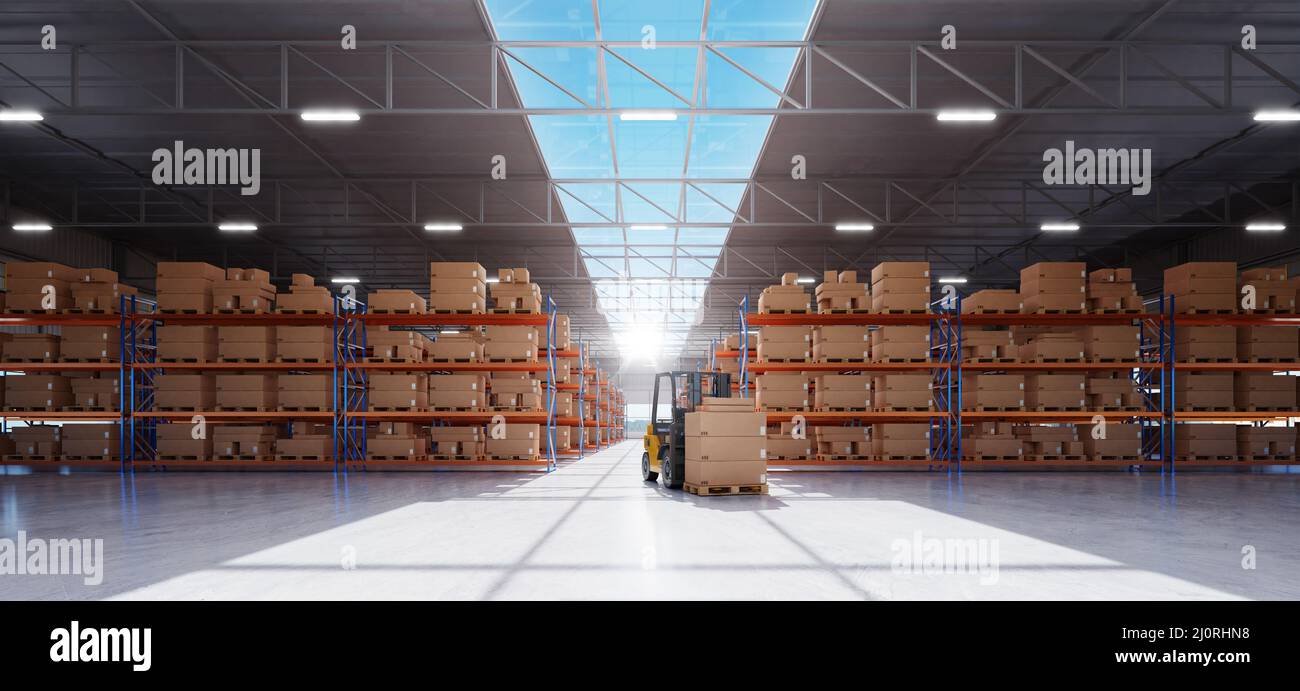 Gabelstapler bereitet Produkte für den Versand vor Stockfoto