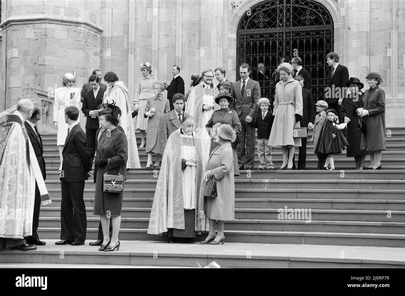 Die königliche Familie, die nach dem Gottesdienst in der St. George's Chapel in Windsor abgebildet ist. 25.. Dezember 1983. Stockfoto