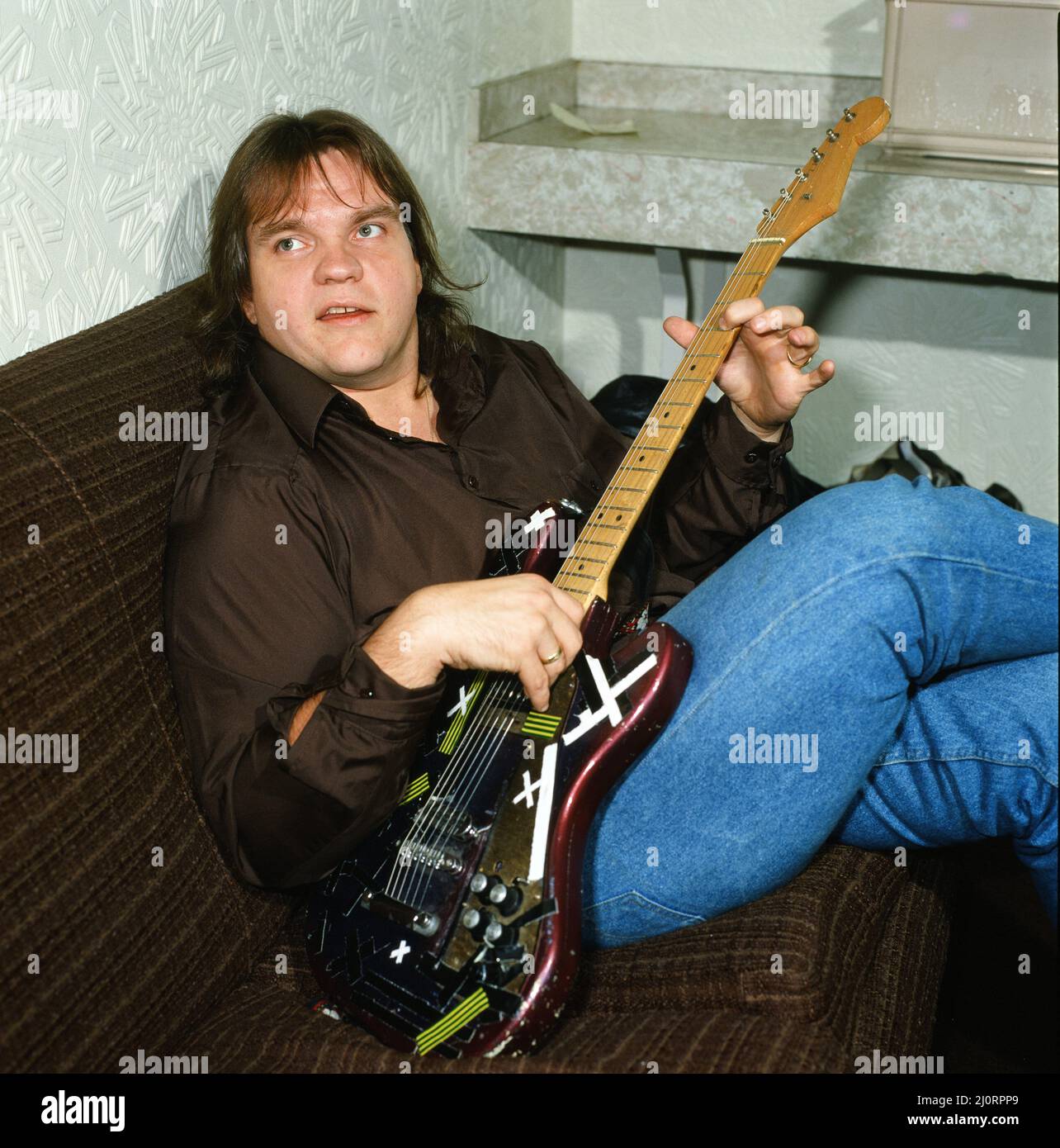 Musiker Meat Loaf spielt Gitarre. September 1983. Stockfoto