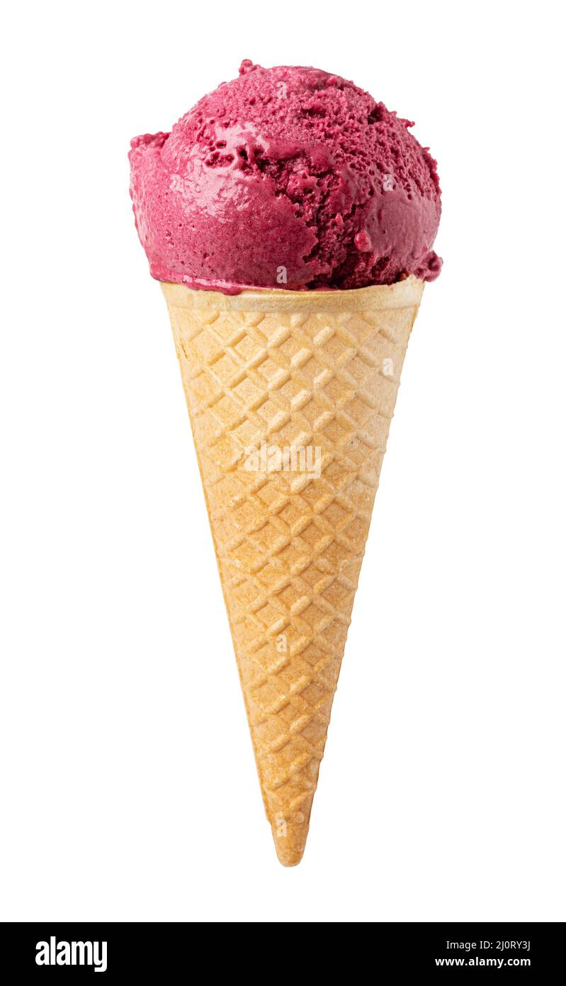 Erdbeeren Eis Waffelkegel auf weißem Hintergrund Stockfoto