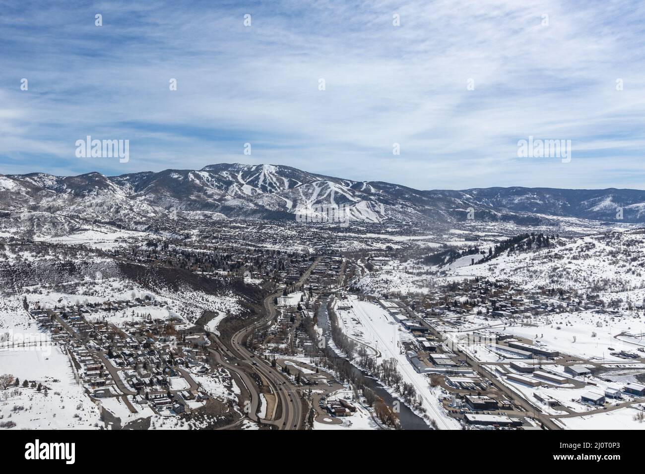 Luftaufnahme von Steamboat Springs, Colorado, USA im Winter. Stockfoto