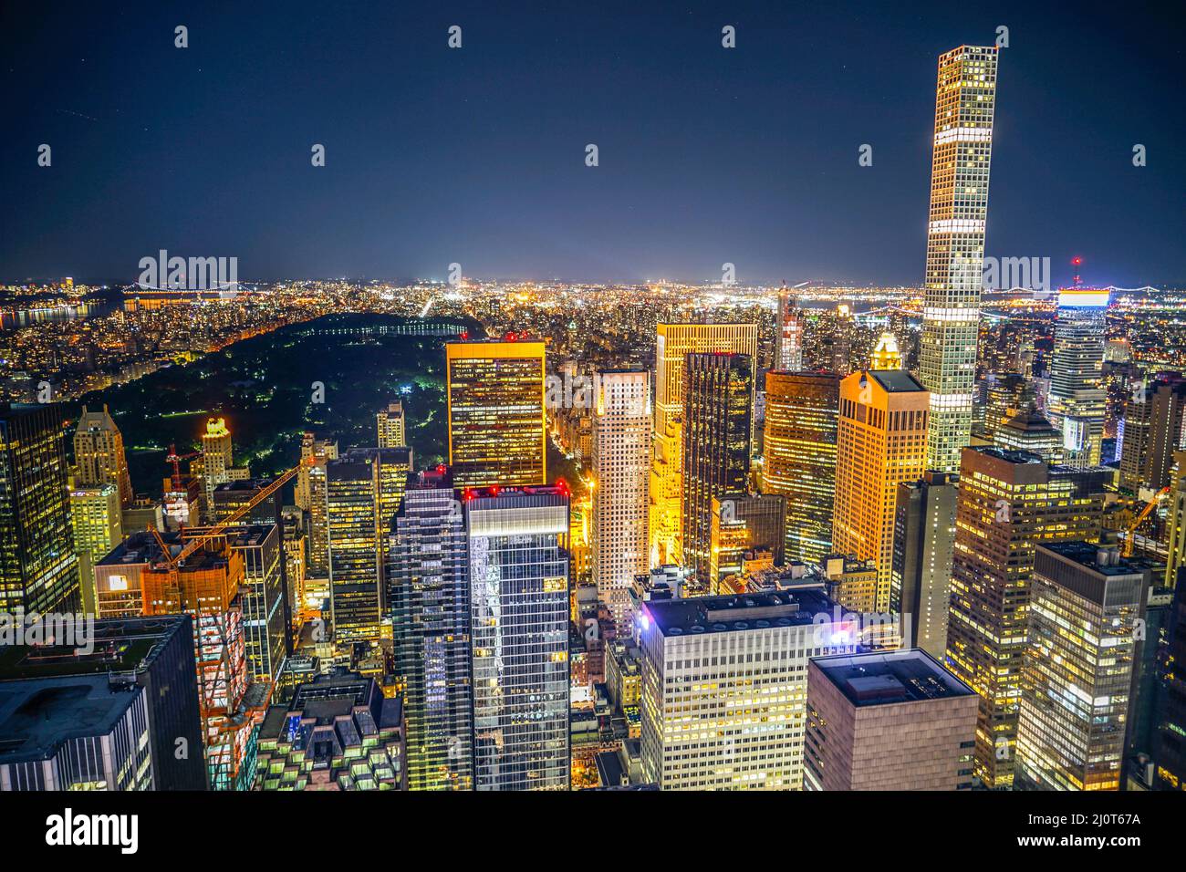 432 Park Avenue und Manhattan Nachtansicht Stockfoto