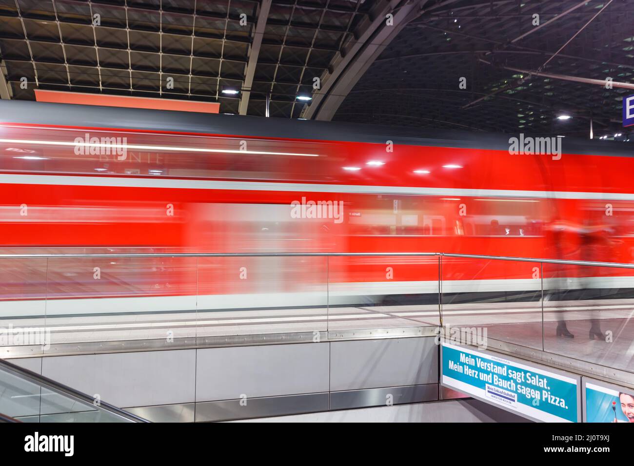 Deutsche Bahn DB Regio Regionalzug am Hbf-Bahnhof Berlin Stockfoto