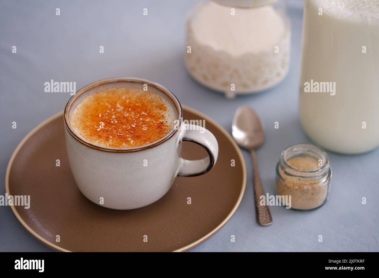 Traditionelles türkisches Heißgetränk, Salep oder Sahlep. Stockfoto