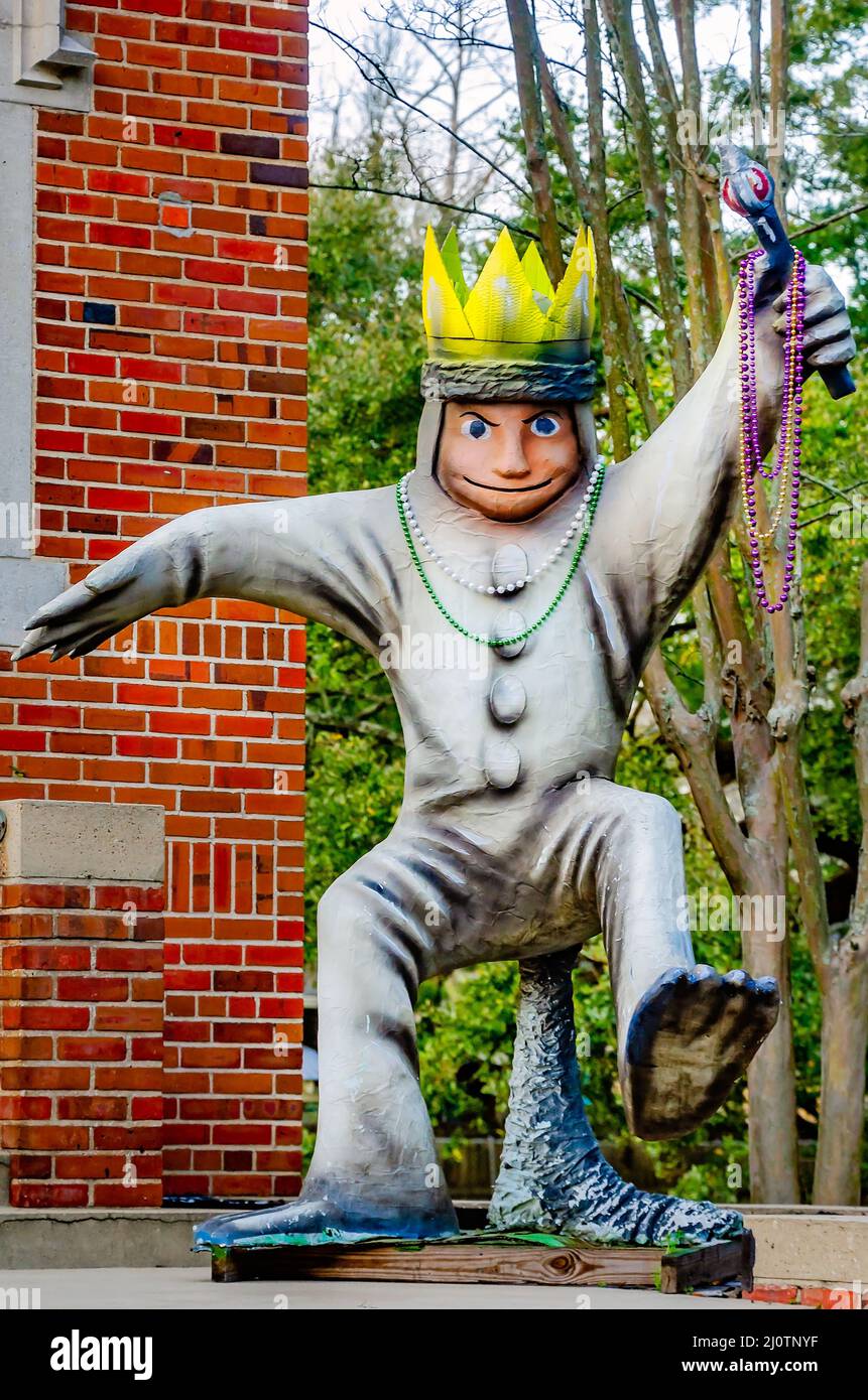 Max, die Hauptfigur in „Where the Wild Things Are“, ist Teil der Mardi Gras Decorations einer lokalen Werbeagentur, 5. März 2022, in Mobile, Alabama. Stockfoto