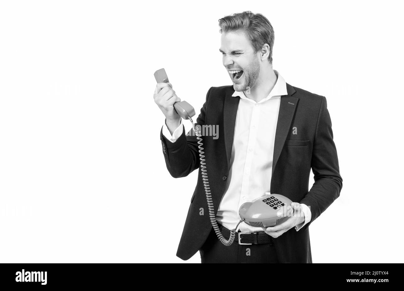 Wütender Mann schreit im Vintage-Telefonhörer mit altmodischem Festnetztelefon, Telefonie Stockfoto