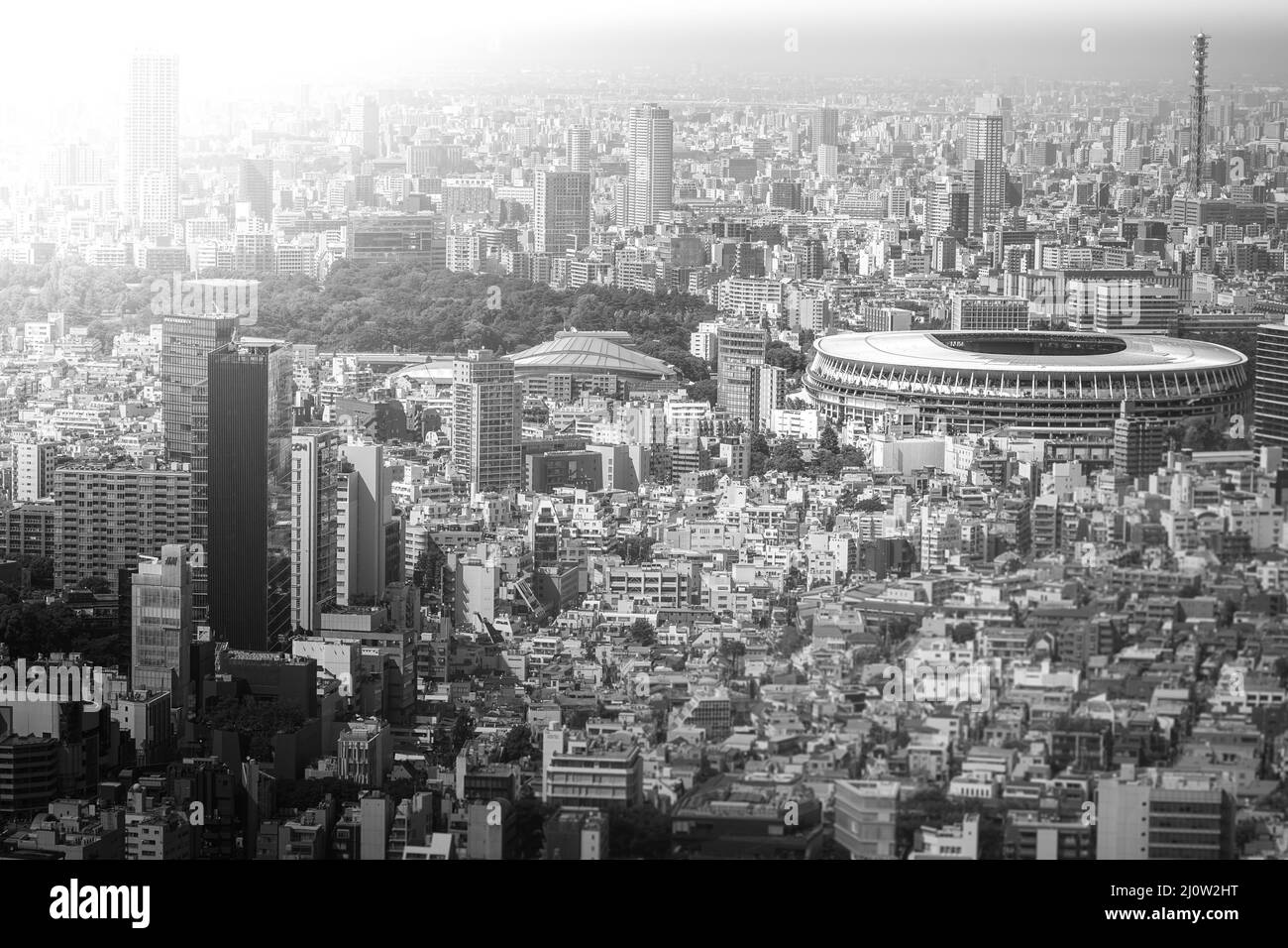 Das neue Nationalstadion und die Skyline von Tokio Stockfoto