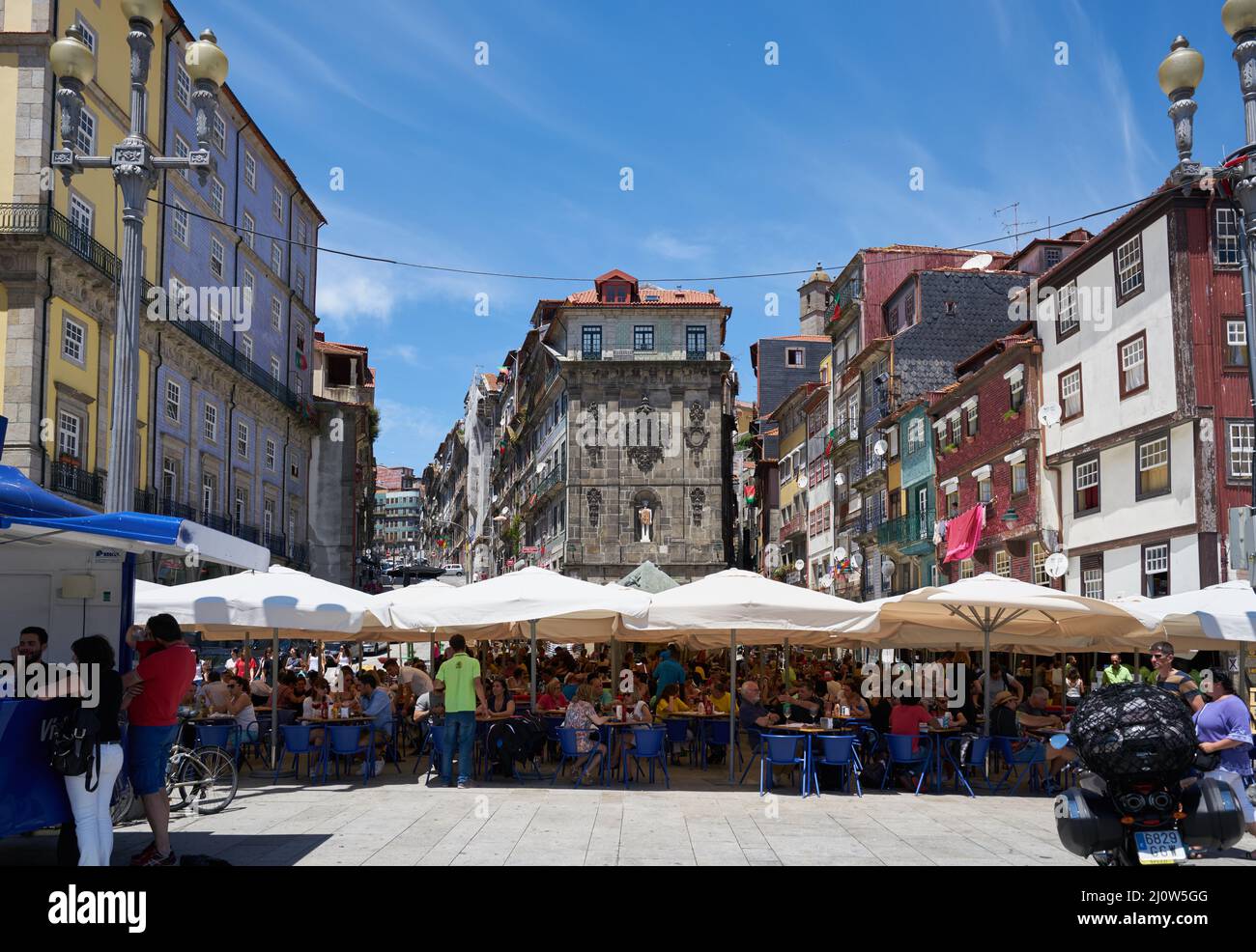 Restaurants in der Gegend von Ribeira in Porto Stockfoto