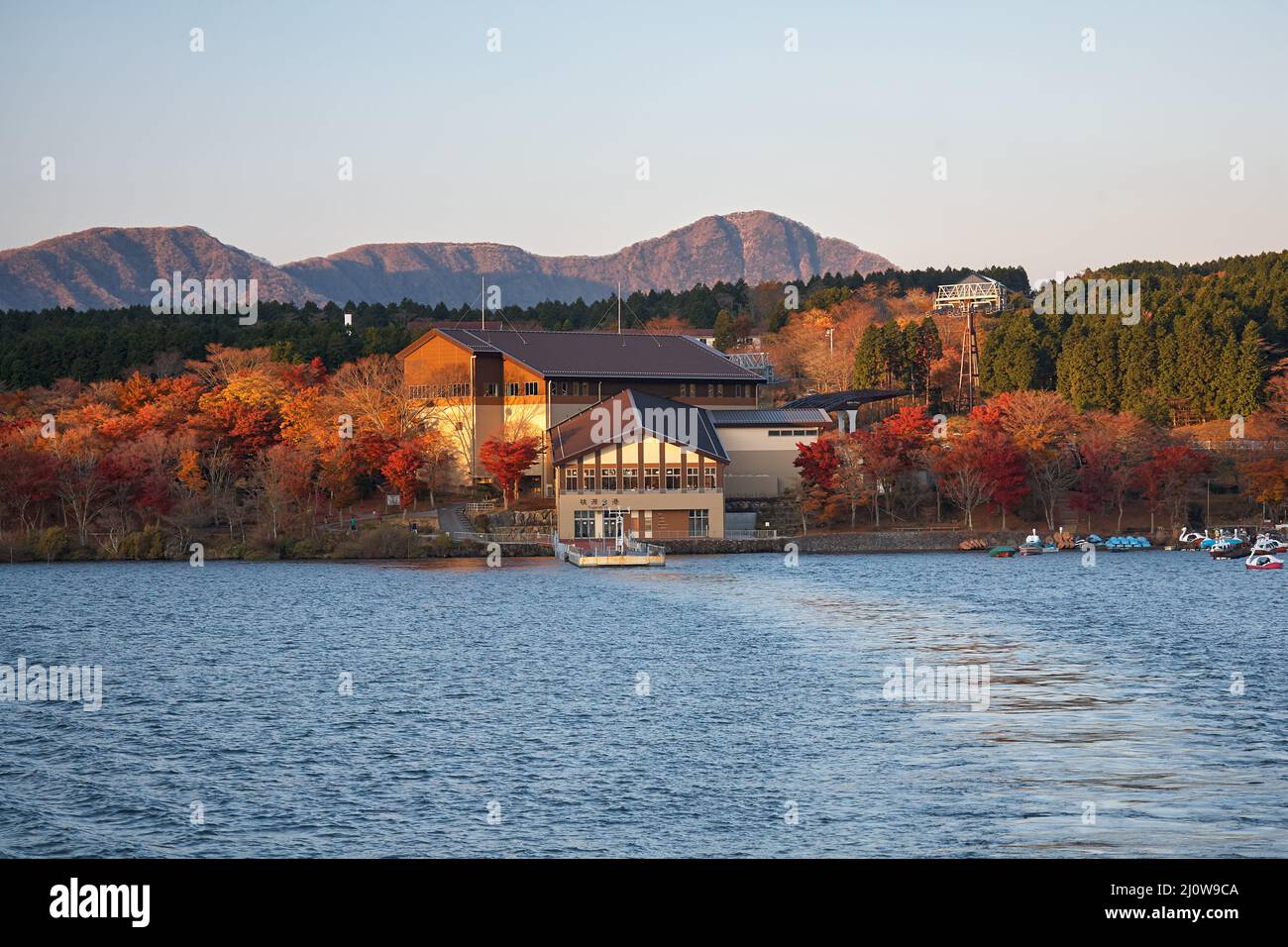 Hakone Lakeside, Hotel de YamaHakone Piratenschiff im Hafen von Togendai. Hakone, Kanagawa. Honshu. Japan Stockfoto