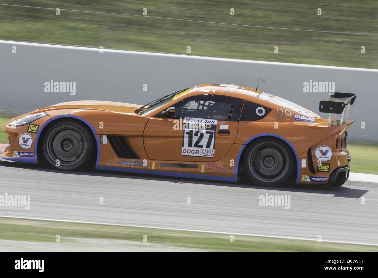 Rennwagen auf der Strecke, schnelles Modell Ginetta G55 GT4 Stockfoto