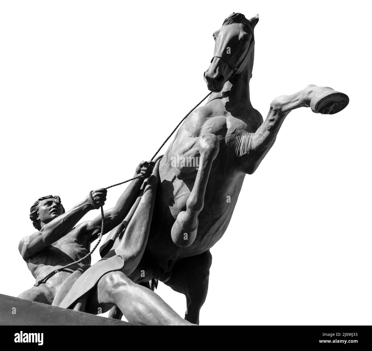 Pferd und Mann antike Skulptur der Anitschkow-Brücke in Sankt Petersburg. Monument isoliert auf weißem Hintergrund Stockfoto