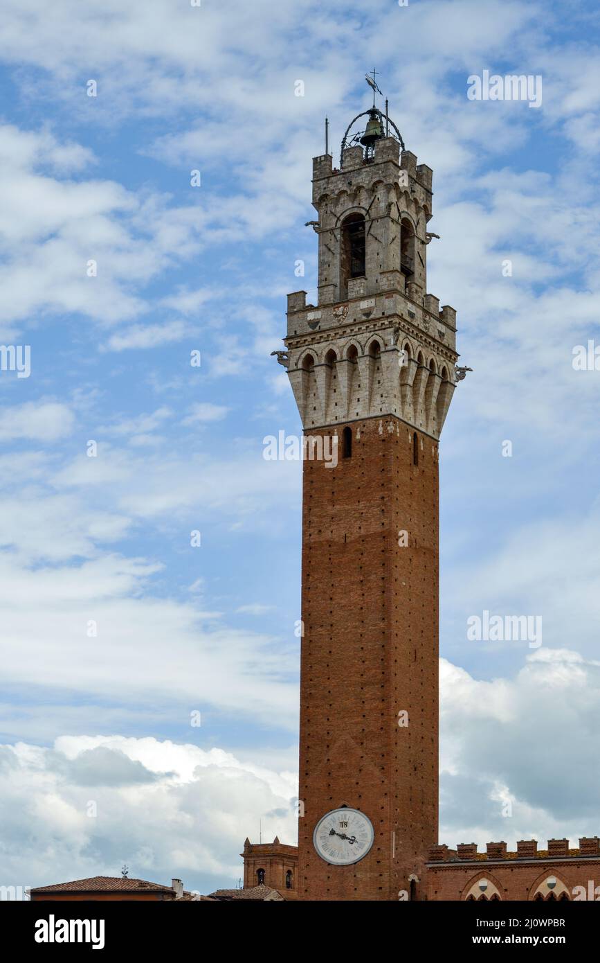 SIENNA, TOSKANA, ITALIEN - MAI 18 : Turm von Mangia in Sienna, Toskana, Italien am 18. Mai 2013 Stockfoto