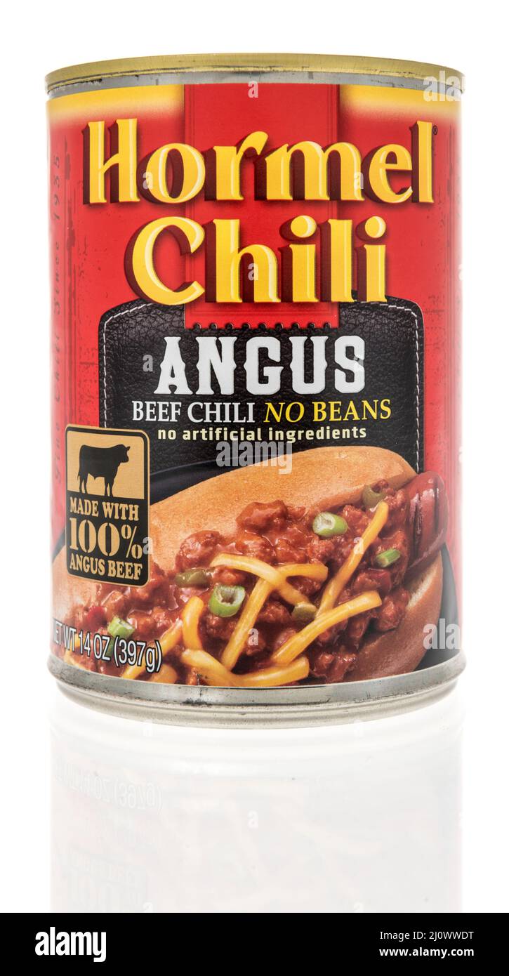 Winneconne, WI -19. März 2021: Eine Dose Hormel Chilli Angus Rindfleisch Chilli auf einem isolierten Hintergrund Stockfoto