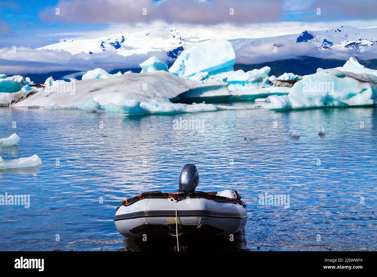 Schlauchboot für Touristen. Island Stockfoto